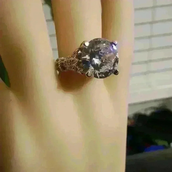 18k Silver 3Ct. Round Moissanite Solitaire Size: 5 - Picture 1 of 6